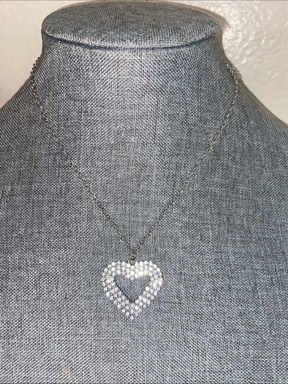 5/$10❤️❤️❤️NEW Silver Tone Zinc Alloy Crystal Heart Pendant Necklace